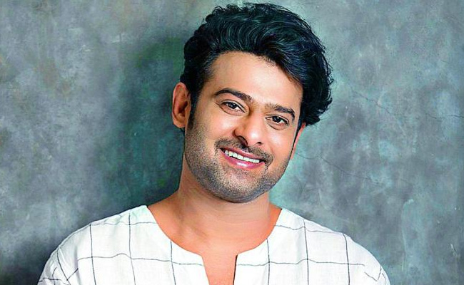 साउथ सुपरस्टार प्रभास अनुष्का शेट्टी को नहीं, इस बॉलीवुड एक्ट्रेस को कर रहे हैं डेट, जानें क्या है सच्चाई