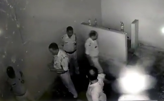Video Viral As Bihar Police Officer Puts 5 Juniors In Lockup, Sparks Anger Within Ranks