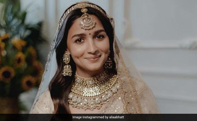 Here's Your Style Guide To Be A Minimal Bride This Season