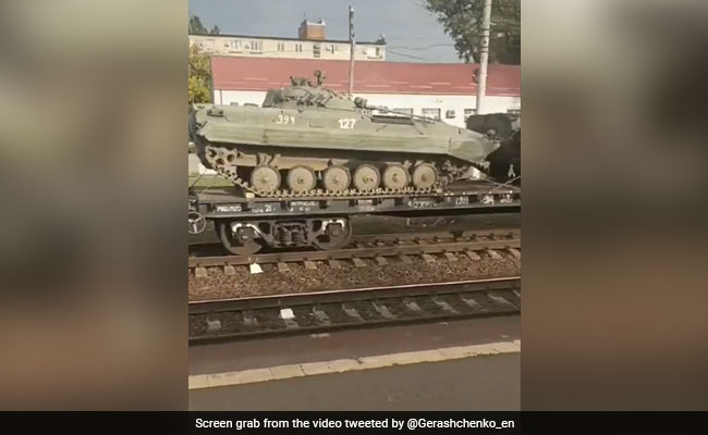 Video: Ukrainian Government Adviser Claims Russia Has Taken Out Soviet-Era Tanks From Storage Amid War