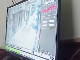दिल्ली : एकतरफा प्यार में 16 साल की लड़की पर गोली चलाने वाला गिरफ्तार, CCTV में कैद हुई थी वारदात दिल्ली : एकतरफा प्यार में 16 साल की लड़की पर गोली चलाने वाला गिरफ्तार, CCTV में कैद हुई थी वारदात