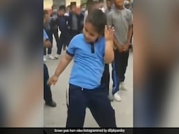'पुष्पा' फिल्म के 'सामी सामी' गाने पर बच्ची ने किया ऐसा डांस सोशल मीडिया पर आई लाइक्स की बौछार, लोग बोले- बेस्ट रील 'पुष्पा' फिल्म के 'सामी सामी' गाने पर बच्ची ने किया ऐसा डांस सोशल मीडिया पर आई लाइक्स की बौछार, लोग बोले- बेस्ट रील