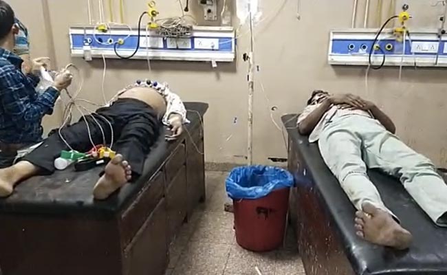 इंदौर : निजी कंपनी के बाहर 7 कर्मचारियों ने खाया जहर, नौकरी से निकाले जाने से थे दुखी