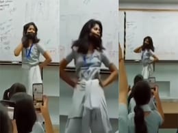 'चिकनी चमेली' गाने पर क्लासरूम में ठुमके लगाती दिखी लड़की, छात्रों ने भी उड़ा दिया गर्दा! 'चिकनी चमेली' गाने पर क्लासरूम में ठुमके लगाती दिखी लड़की, छात्रों ने भी उड़ा दिया गर्दा!