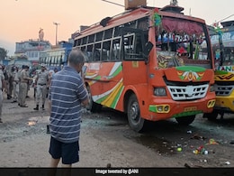 VIDEO: जम्मू-कश्मीर के उधमपुर में दो बार खड़ी बसों में हुए रहस्यमयी धमाके, जांच में जुटी एजेंसियां VIDEO: जम्मू-कश्मीर के उधमपुर में दो बार खड़ी बसों में हुए रहस्यमयी धमाके, जांच में जुटी एजेंसियां