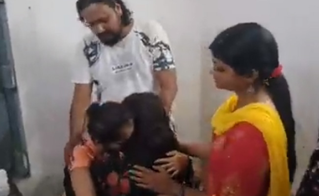 YouTuber Runs Away, Found On Train; Parents Livestream Tearful Reaction