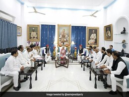 उत्तर प्रदेश की राज्यपाल से मिलकर सपा प्रतिनिधिमंडल ने आजम खां के ‘उत्पीड़न’ की शिकायत की उत्तर प्रदेश की राज्यपाल से मिलकर सपा प्रतिनिधिमंडल ने आजम खां के ‘उत्पीड़न’ की शिकायत की