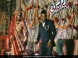 वरमाला से पहले दूल्हा-दुल्हन ने किया गोविंदा के गाने पर ऐसा धमाकेदार डांस की देखती रह गई बारात, लोग बोले- शादी के बाद दोनों की खूब बनेगी... वरमाला से पहले दूल्हा-दुल्हन ने किया गोविंदा के गाने पर ऐसा धमाकेदार डांस की देखती रह गई बारात, लोग बोले- शादी के बाद दोनों की खूब बनेगी...