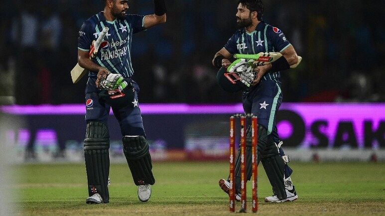 बाबर आजम और मोहम्मद रिजवान को शाहीन अफरीदी ने कहा 'सेल्फिश', ट्वीट वायरल