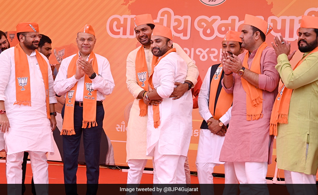 Former Gujarat Youth Congress Chief Vishwanathsinh Vaghela Joins BJP