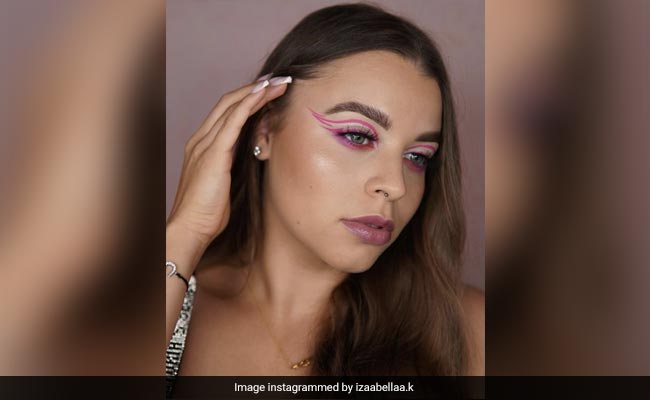 Give A Bold Spin to Your Everyday Makeup With The LED Eyeliner Trend