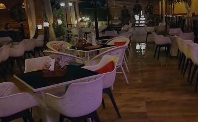 रेस्तरां में चल रहा था हुक्का बार, पुलिस ने छापेमारी कर सामान किया जब्त