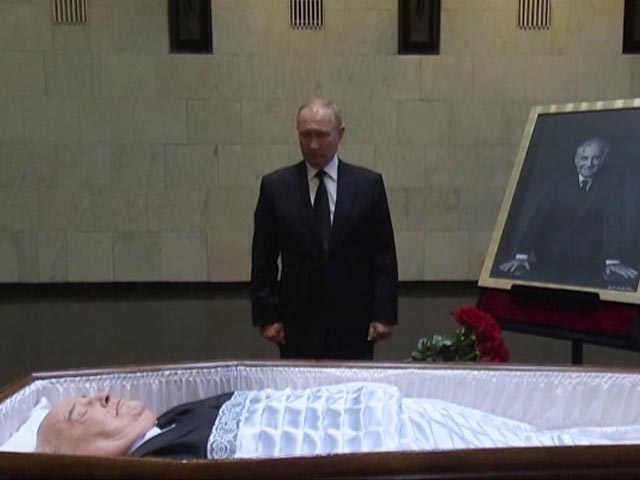Putin Pays Respects To Former Soviet President Gorbachev