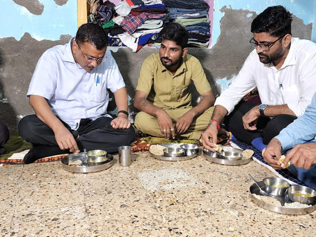 Arvind Kejriwal Vs Gujarat Cops Over Auto Ride