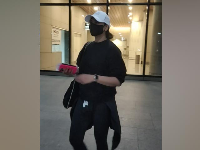 Spotted: Sonakshi Sinha Pictured At The Airport