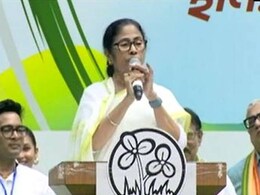 पीएम मोदी के साथ कार्यक्रम में ममता बनर्जी ने हावड़ा स्टेशन पर मंच पर बैठने से किया इनकार पीएम मोदी के साथ कार्यक्रम में ममता बनर्जी ने हावड़ा स्टेशन पर मंच पर बैठने से किया इनकार