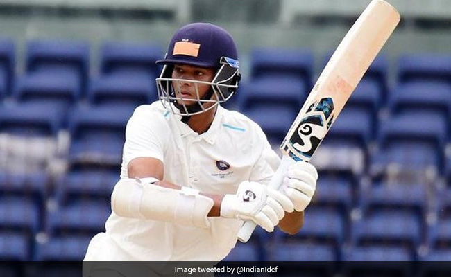 यशस्वी जायसवाल ने डबल सेंचुरी जमाकर दोहराया इतिहास, बनाया अपने करियर का सबसे बड़ा रिकॉर्ड