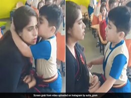 टीचर हो गईं गुस्सा, नहीं मान रही थीं तो छोटे बच्चे ने गाल पर कर लिया Kiss, वायरल हुआ Video टीचर हो गईं गुस्सा, नहीं मान रही थीं तो छोटे बच्चे ने गाल पर कर लिया Kiss, वायरल हुआ Video