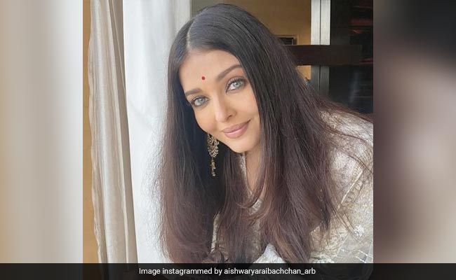 <i>Ponniyin Selvan</i> Star Aishwarya Rai Bachchan's Note To Fans: "Thank You All For Your Love"
