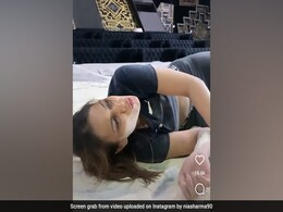 शूट के दौरान सेट पर लोट लगाती दिखीं निया शर्मा, फैन्स बोले- आपको देख के बचपन के दिन याद आ गए शूट के दौरान सेट पर लोट लगाती दिखीं निया शर्मा, फैन्स बोले- आपको देख के बचपन के दिन याद आ गए