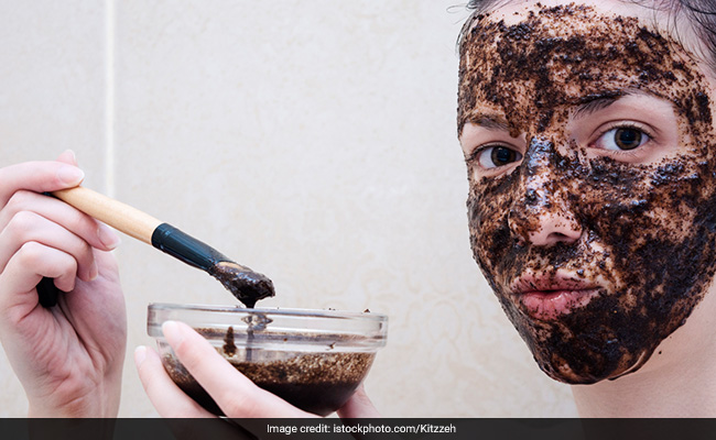 कॉफी में यह चीज मिलाकर लगा लीजिए फेस पैक, झुर्रियों वाली त्वचा होने लगेगी टाइट