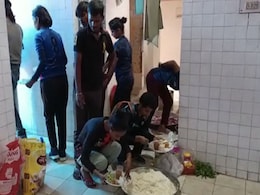 VIDEO: सहारनपुर में कबड्डी खिलाड़ियों को स्टेडियम के टॉयलेट में दिया गया लंच VIDEO: सहारनपुर में कबड्डी खिलाड़ियों को स्टेडियम के टॉयलेट में दिया गया लंच