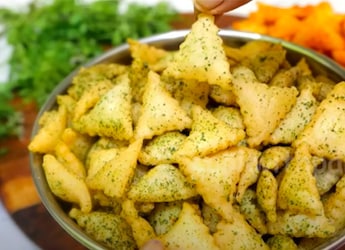 Watch: Spice Up Your Evening Chai With Sooji Kurkure Namkeen Watch: Spice Up Your Evening Chai With Sooji Kurkure Namkeen