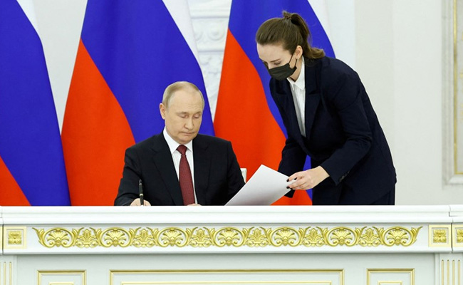 Putin Says Russia Not Seeking To Revive Soviet Union
