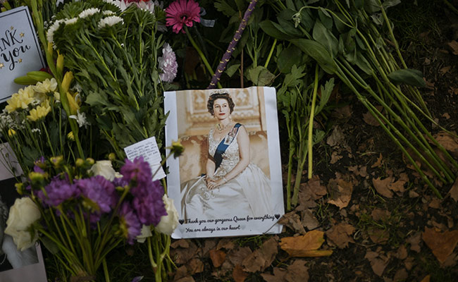 UK Observes Minute's Silence For Queen Elizabeth II Before Her Funeral