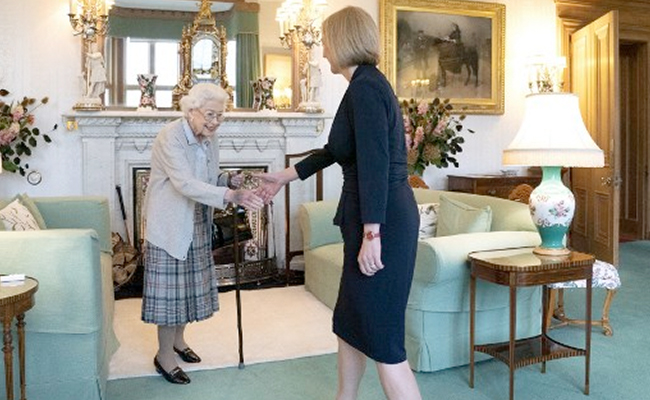 How Queen Elizabeth Appointed UK's New PM Two Days Before Health Scare