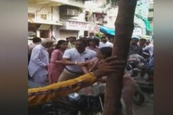 राज ठाकरे की पार्टी के नेता ने महिला को सरेआम जड़ा थप्पड़ राज ठाकरे की पार्टी के नेता ने महिला को सरेआम जड़ा थप्पड़