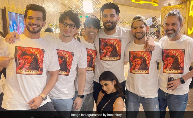 ICYMI: At <i>Brahmastra</i> Screening, Mouni Roy's Cheer Squad Showed Up Like This