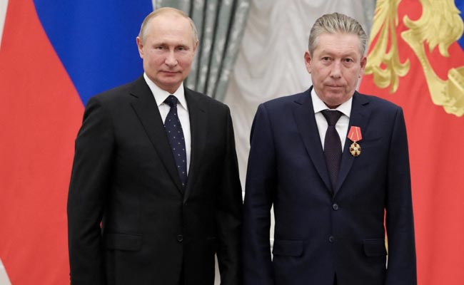 Russia Oil Chief Dies After Fall From Hospital Window, Report Says Suicide