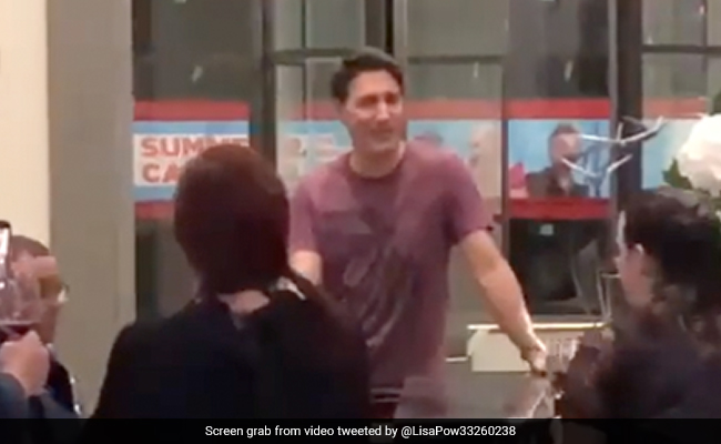 Viral Video: Canadian PM Justin Trudeau Slammed for Singing <i>Bohemian Rhapsody</i> Ahead Of Queen's Funeral