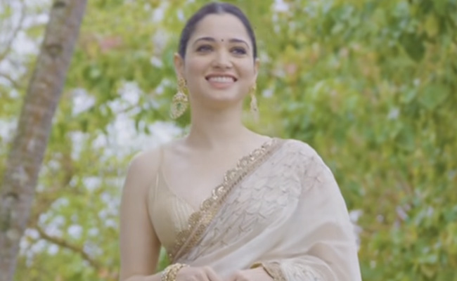 Tamannaah Bhatia Elegantly In A White And Gold Saree Could Put Kerala's Beauty To Shame