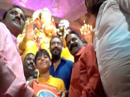 Ganesh Chaturthi 2022: Ajay Devgn Visits <i>Pandal</i> With Son Yug Ganesh Chaturthi 2022: Ajay Devgn Visits <i>Pandal</i> With Son Yug