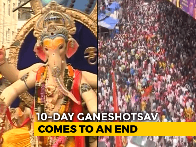 Devotees Bid farewell To Lord Ganesha