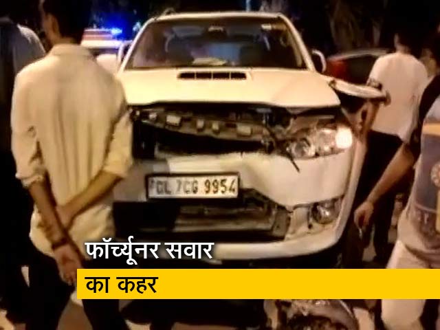 दिल्ली में फॉर्च्यूनर ने कई वाहनों को मारी टक्कर, स्कूटी सवार को 100 मीटर तक घसीटा