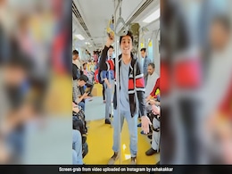 मेट्रो में लड़के ने शुरू किया गाना तो सभी यात्रियों ने मिलाए सुर में सुर, सोशल मीडिया पर वायरल हुआ Video  मेट्रो में लड़के ने शुरू किया गाना तो सभी यात्रियों ने मिलाए सुर में सुर, सोशल मीडिया पर वायरल हुआ Video