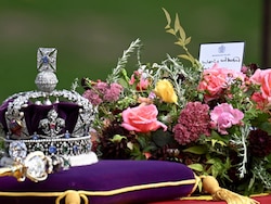 Protesters Throw Food At Britain&#039;s Crown Jewels, 4 Arrested