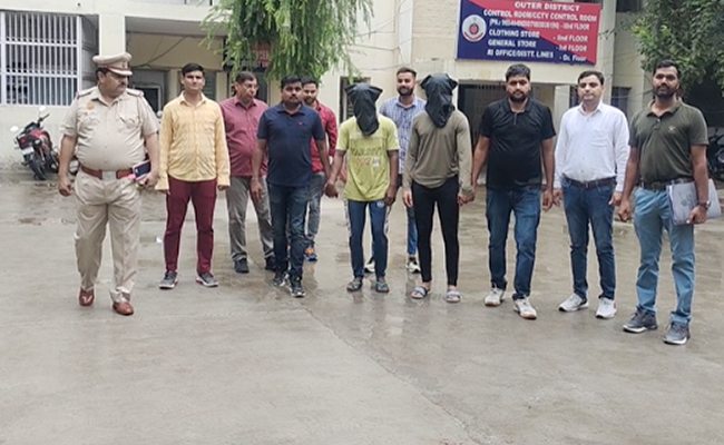 "गैंगस्टर नीरज बवाना" के नाम से रंगदारी मांगने वाले दो आरोपियों को पुलिस ने पकड़ा