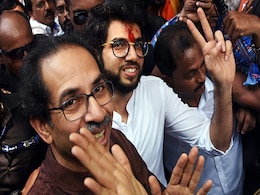 गुजरात को मिली 20 अरब डॉलर की डील से टीम उद्धव को महाराष्ट्र में होगा फायदा गुजरात को मिली 20 अरब डॉलर की डील से टीम उद्धव को महाराष्ट्र में होगा फायदा