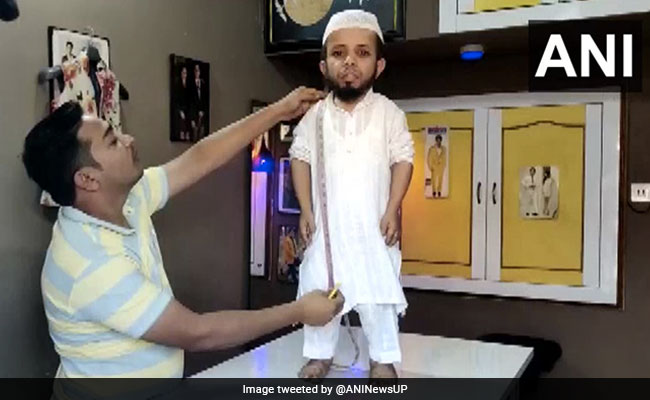 2.3-Foot Tall Man From UP Wants To Invite PM, Yogi Adityanath To His Wedding