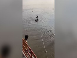 पटना में बड़ा हादसा, गंगा नदी में नाव पलटने से छह लोग लापता, 15 को बचाया पटना में बड़ा हादसा, गंगा नदी में नाव पलटने से छह लोग लापता, 15 को बचाया