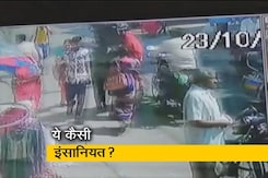 यूपी: घायल लड़की लगाती रही मदद की गुहार, मगर लोग वीडियो बनाने में जुटे रहे यूपी: घायल लड़की लगाती रही मदद की गुहार, मगर लोग वीडियो बनाने में जुटे रहे
