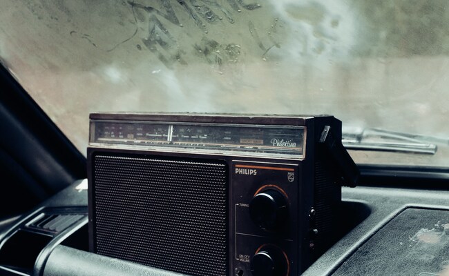 Centre Cautions FM Radio Channels On Songs Glorifying Drugs, Alcohol, Weapons