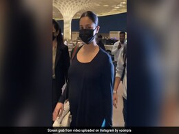 VIDEO: ऑल ब्लैक लुक में बेबी बंप के साथ अकेली एयरपोर्ट पर स्पॉट हुईं आलिया भट्ट, नहीं नजर आए पति रणबीर कपूर VIDEO: ऑल ब्लैक लुक में बेबी बंप के साथ अकेली एयरपोर्ट पर स्पॉट हुईं आलिया भट्ट, नहीं नजर आए पति रणबीर कपूर