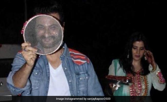 Karwa Chauth 2022: Sanjay Kapoor Carries The Sieve For Wife Maheep. Aww...