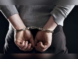 स्कूल वैन में 4 साल की बच्ची से की गई हैवानियत, आरोपी ड्राइवर गिरफ्तार स्कूल वैन में 4 साल की बच्ची से की गई हैवानियत, आरोपी ड्राइवर गिरफ्तार