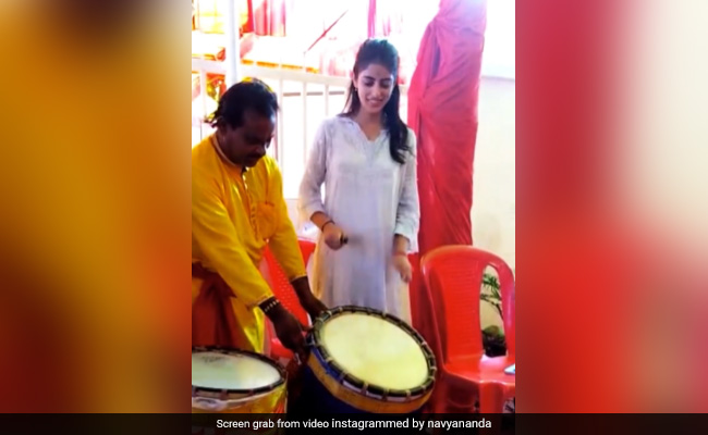 Durga Puja 2022: Navya Nanda Plays <i>Dhaak</i> And Dances At Pandal